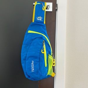 Shoulder cross backpacks